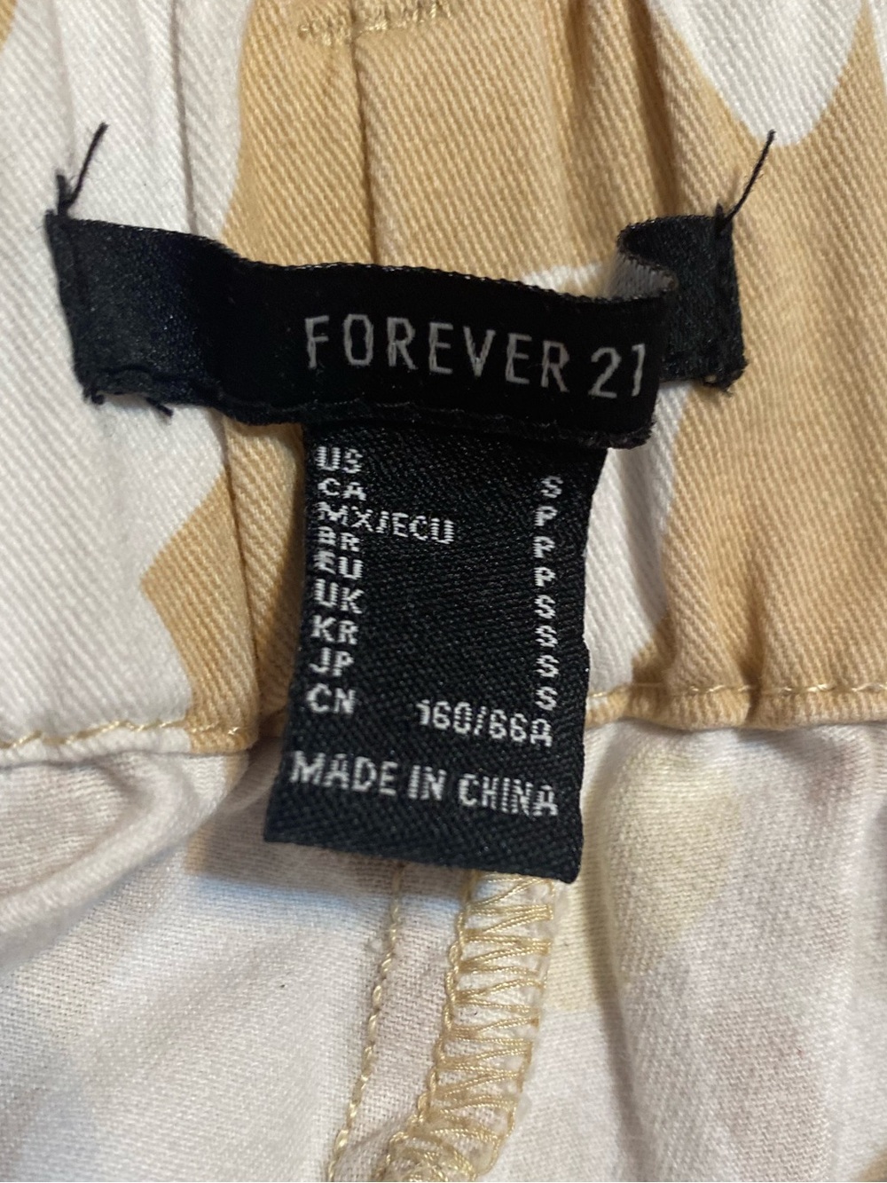 Forever 21 Beige Cargo Joggers with White Daisy Print size small - Picture 2 of 12